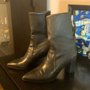 Stuart Weizman ankle boots - size 7 black